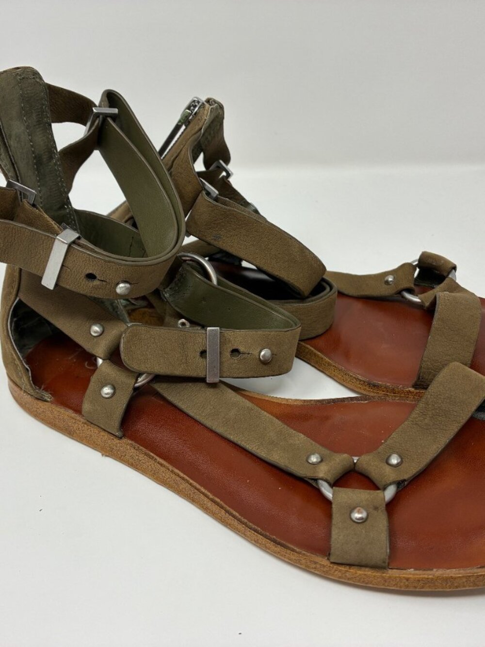 1.State Women’s Gladiator Sandals Olive Taupe Strappy Back Zip Flat Shoes Boho